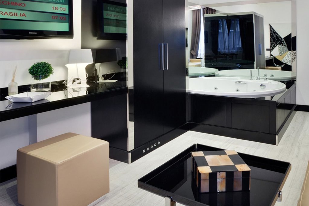 LHP Hotel Napoleon 19