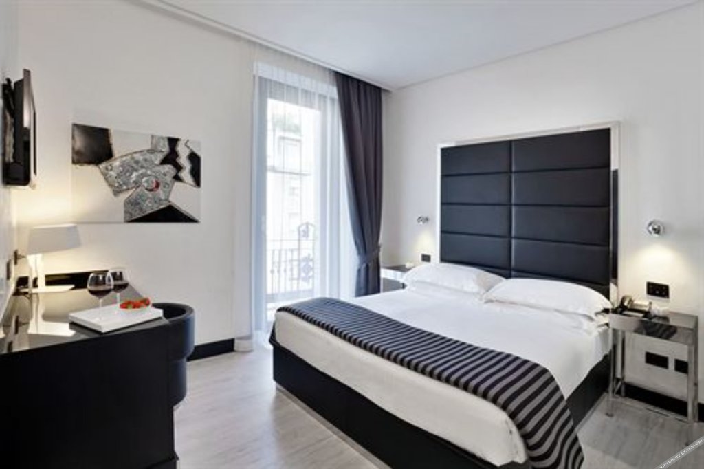 LHP Hotel Napoleon 22