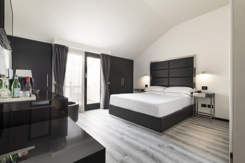 LHP Hotel Napoleon 9