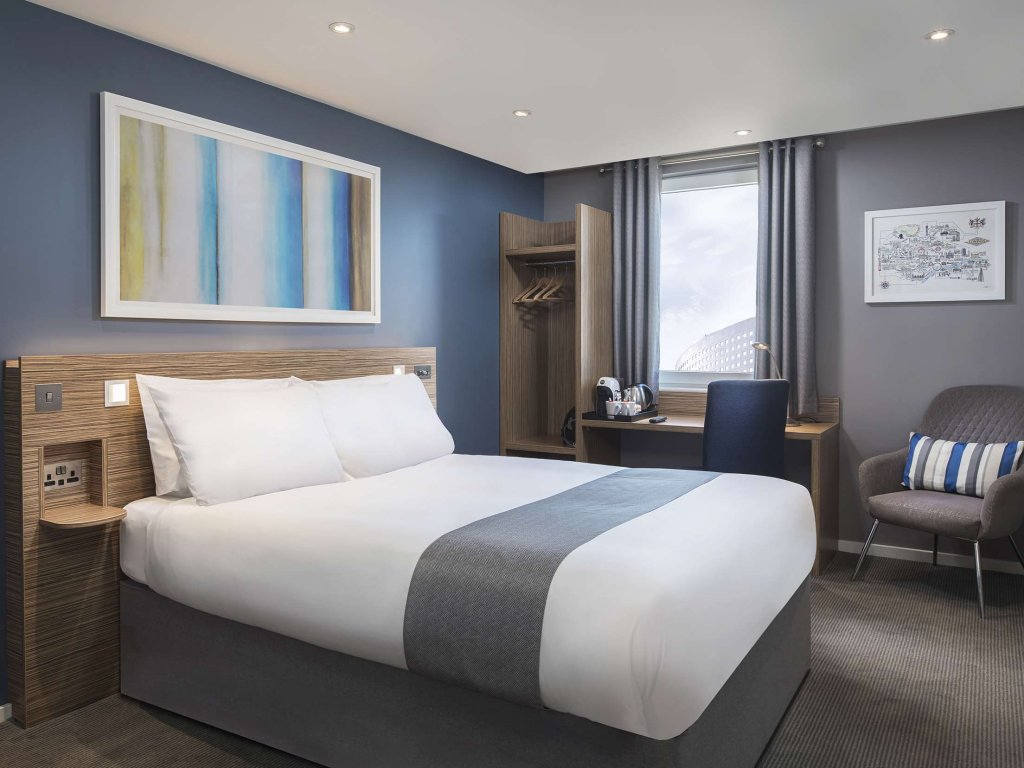 Travelodge London Central City Road Hotel 5