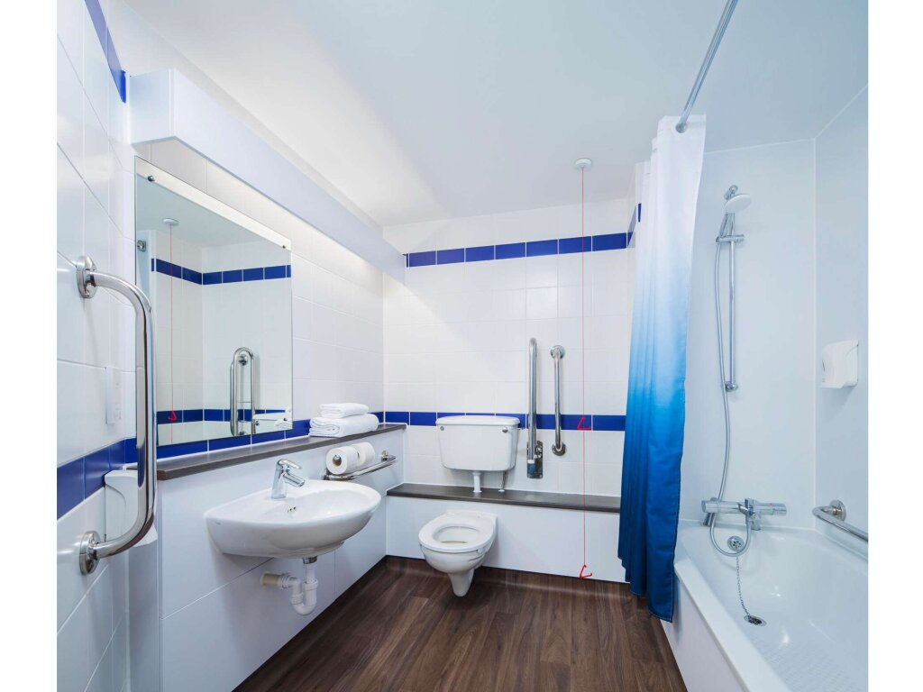 Travelodge London Central City Road Hotel 8