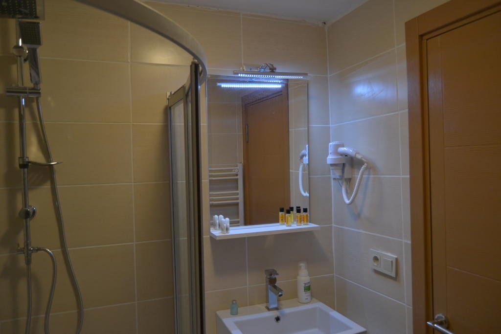 Aiza Suites 10