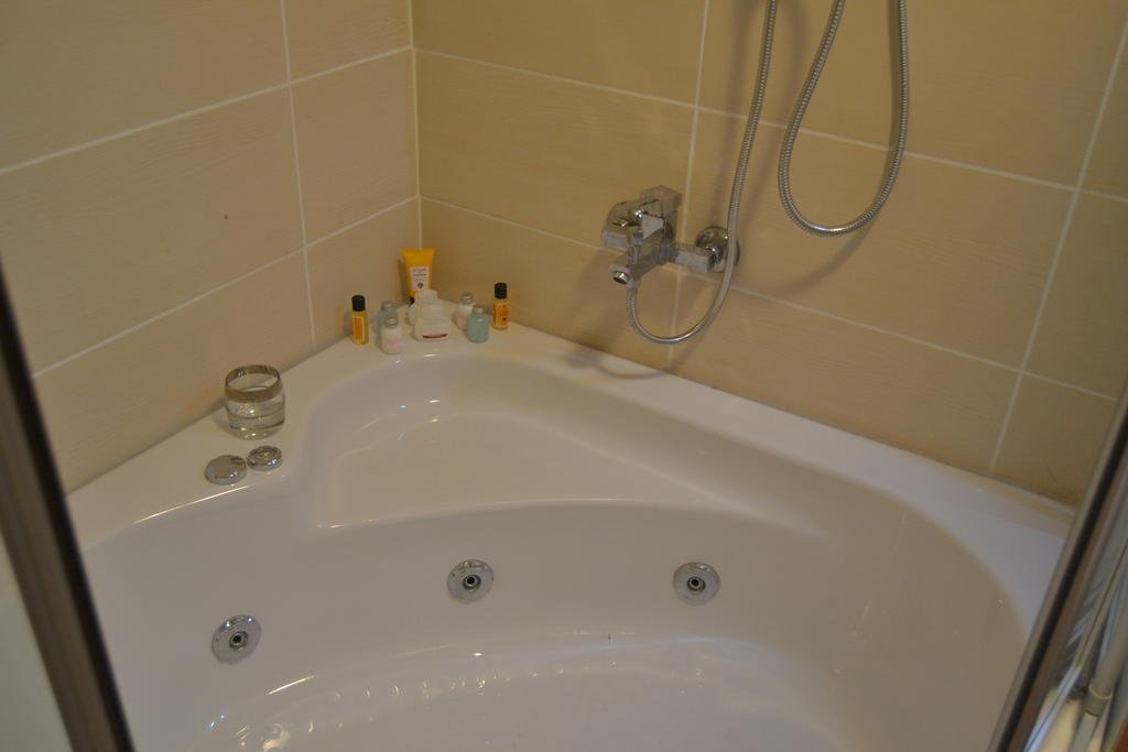 Aiza Suites 11