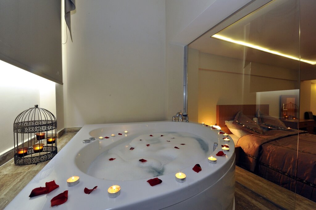 Aiza Suites 15