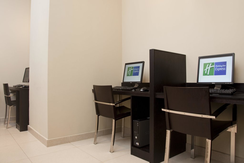 Holiday Inn Express Dubai Jumeirah, an IHG Hotel 3