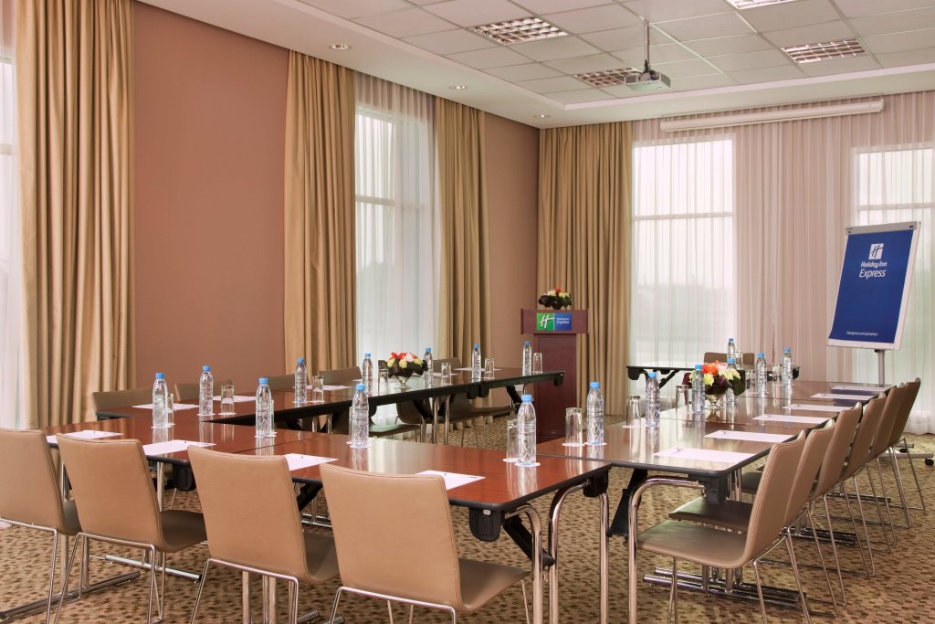Holiday Inn Express Dubai Jumeirah, an IHG Hotel 8