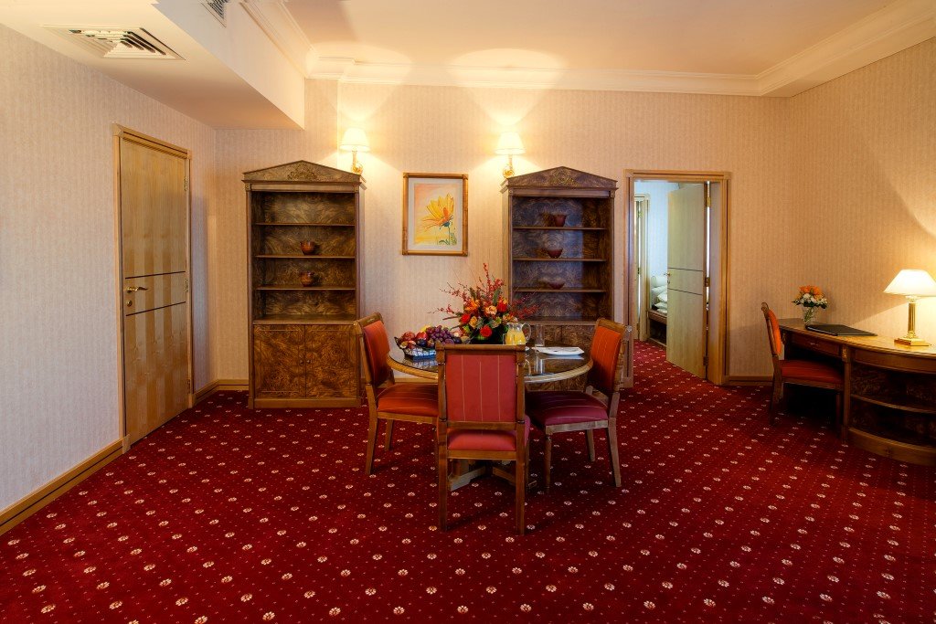 Capitol Hotel 8