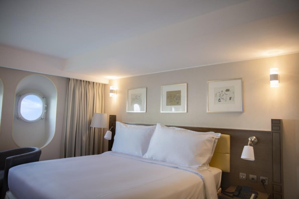 Queen Elizabeth 2 Hotel 12