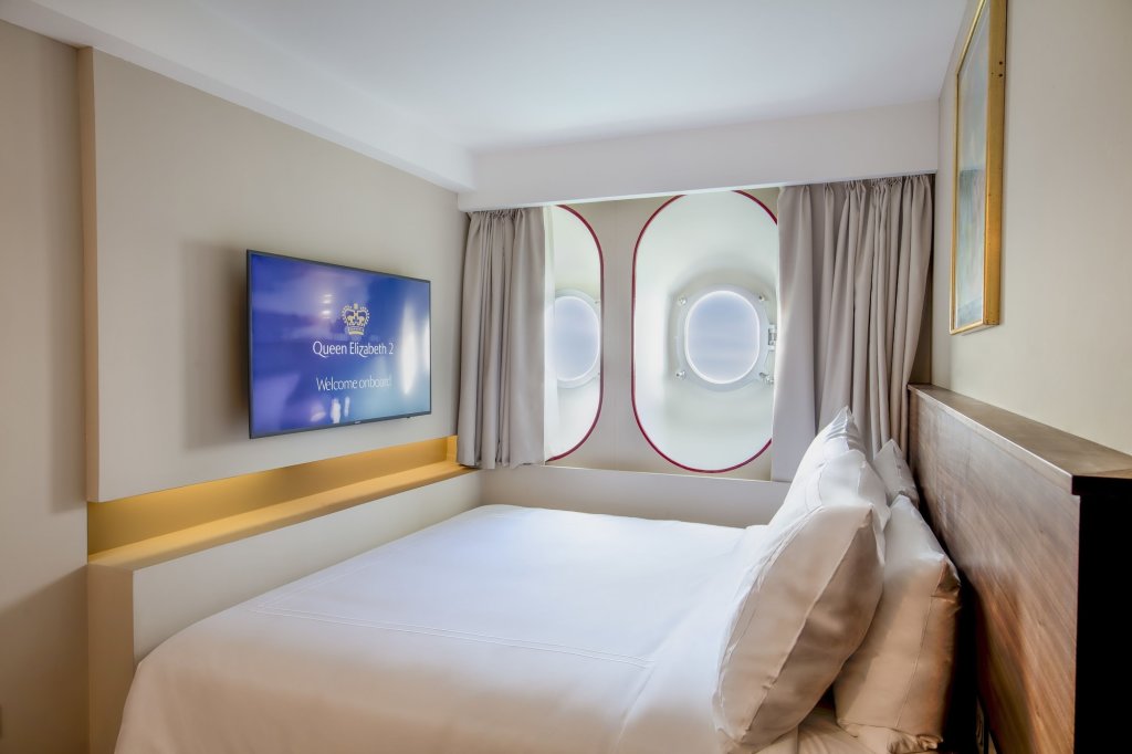 Queen Elizabeth 2 Hotel 15