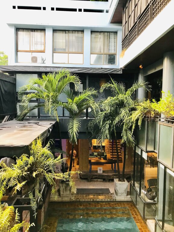 Blu Cabin Ari Stylish Gay Poshtel 1