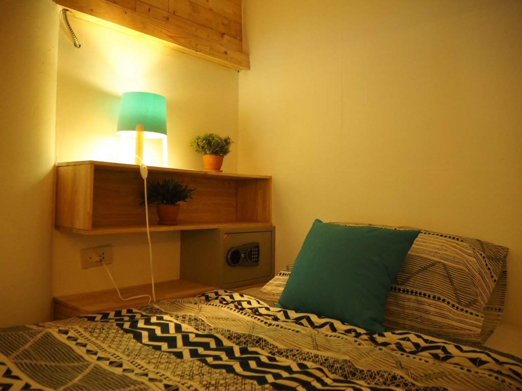 Blu Cabin Ari Stylish Gay Poshtel 20