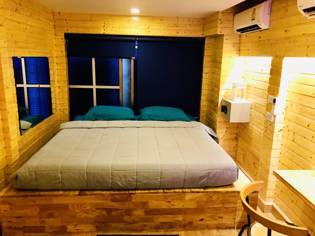 Blu Cabin Ari Stylish Gay Poshtel 8