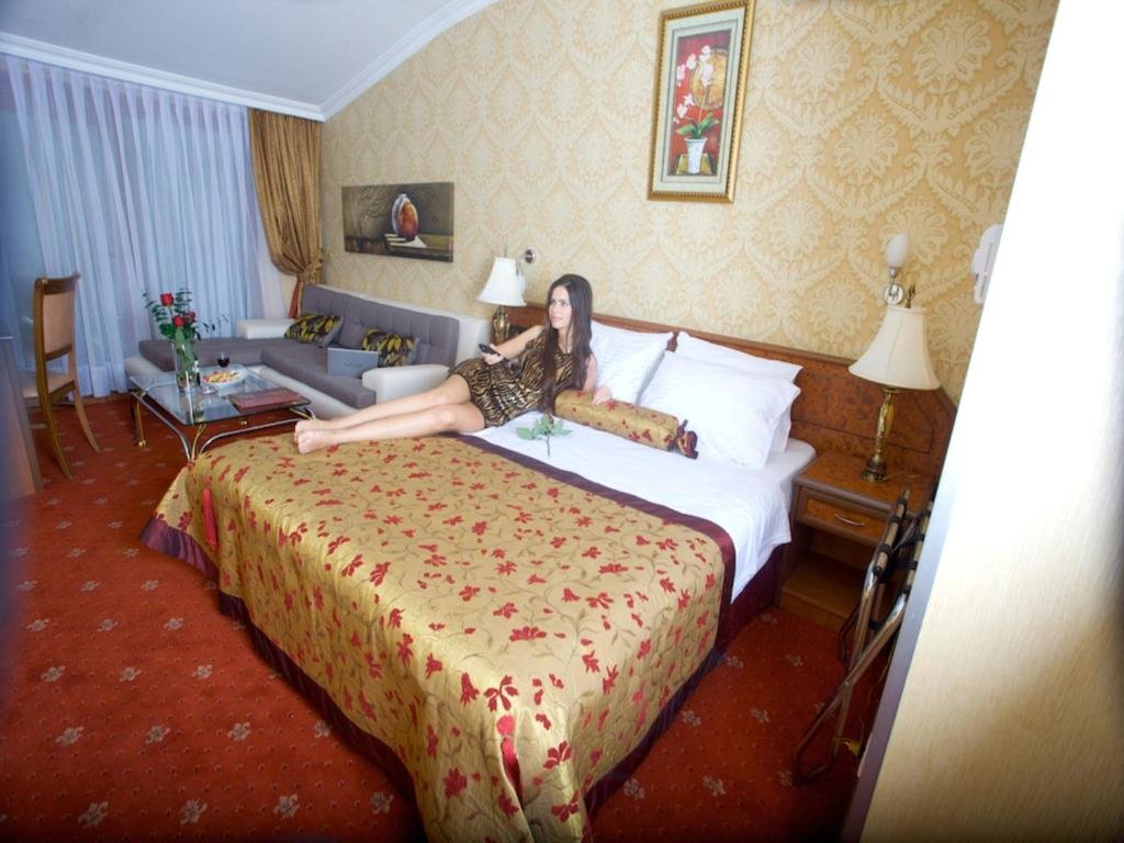 Grand Hilarium Hotel 12