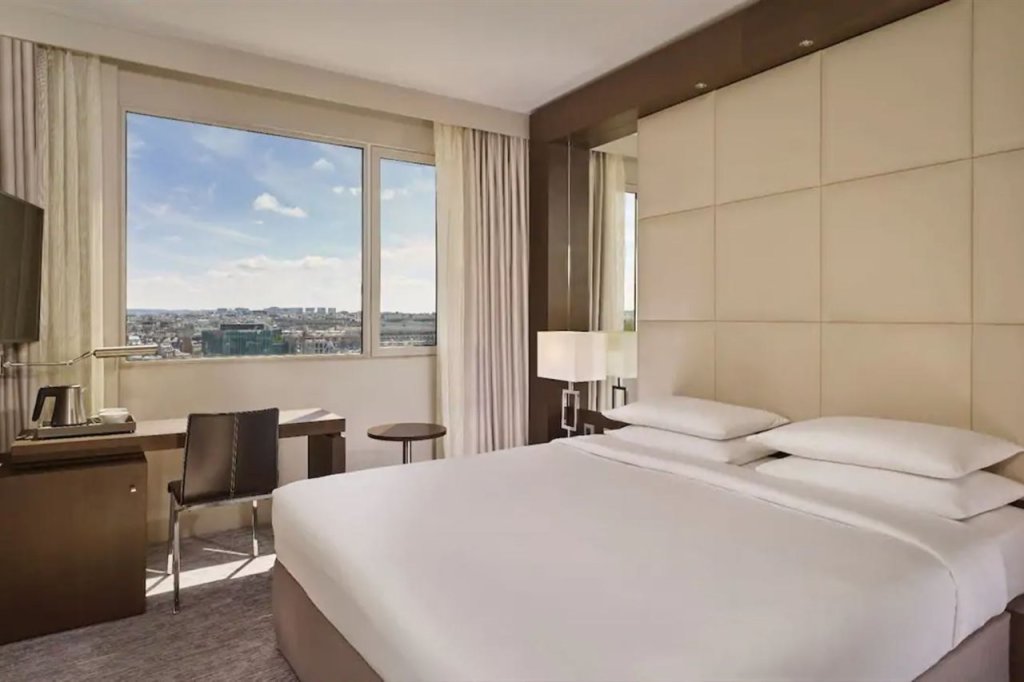 Hyatt Regency Paris Etoile 6
