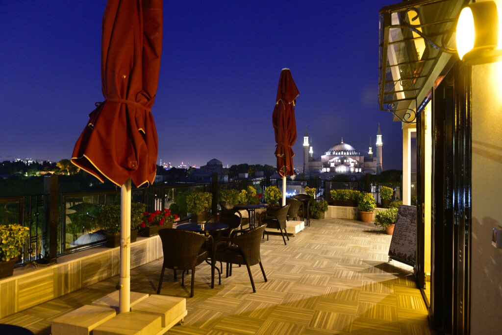 Agora Life Hotel 11