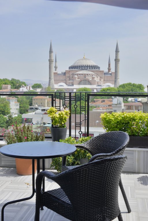 Agora Life Hotel 8