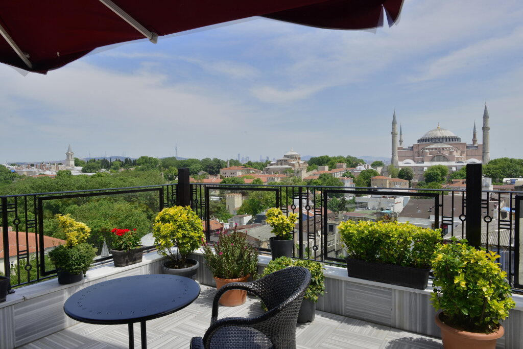 Agora Life Hotel 9