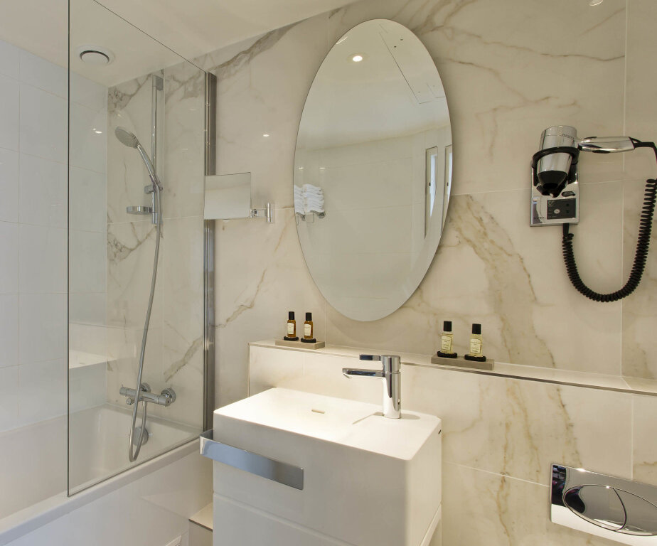 Hotel Longchamp Elysees 10