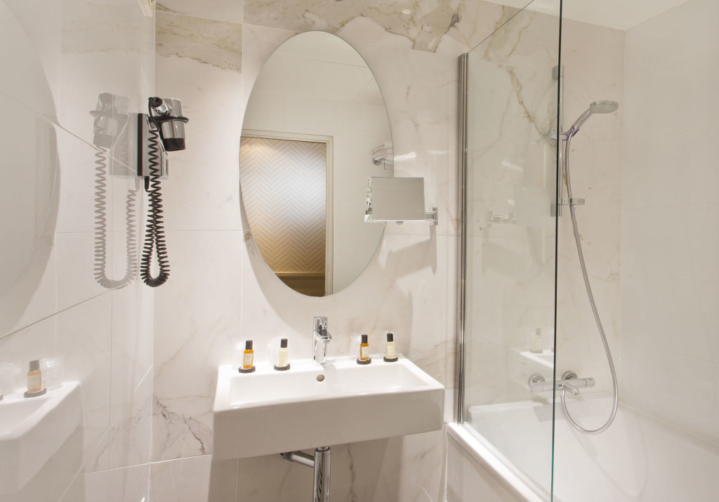 Hotel Longchamp Elysees 11