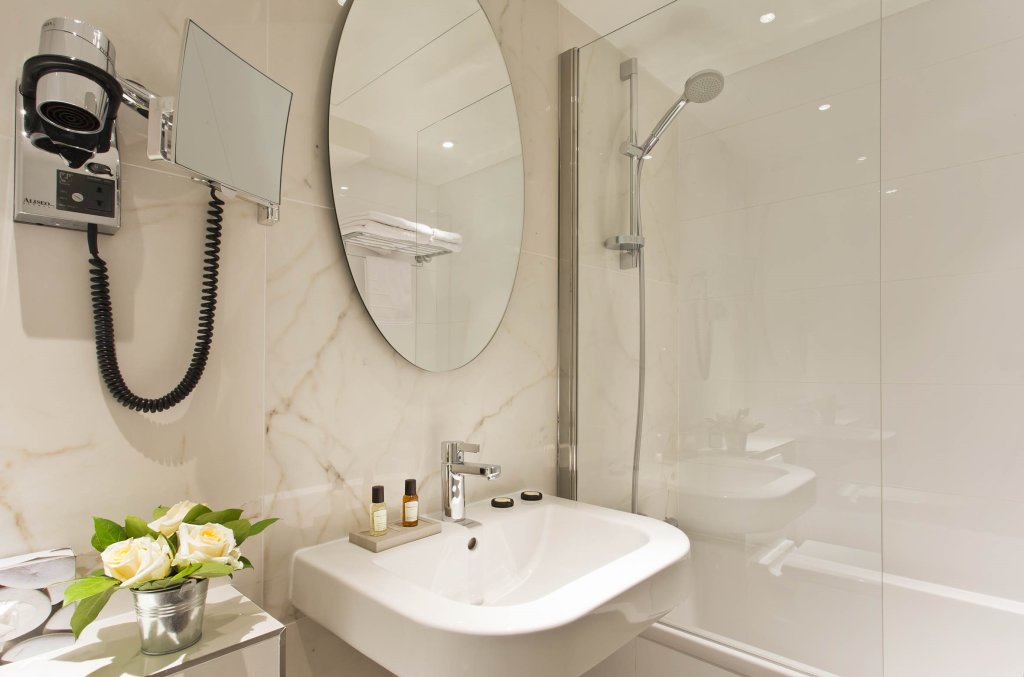 Hotel Longchamp Elysees 18