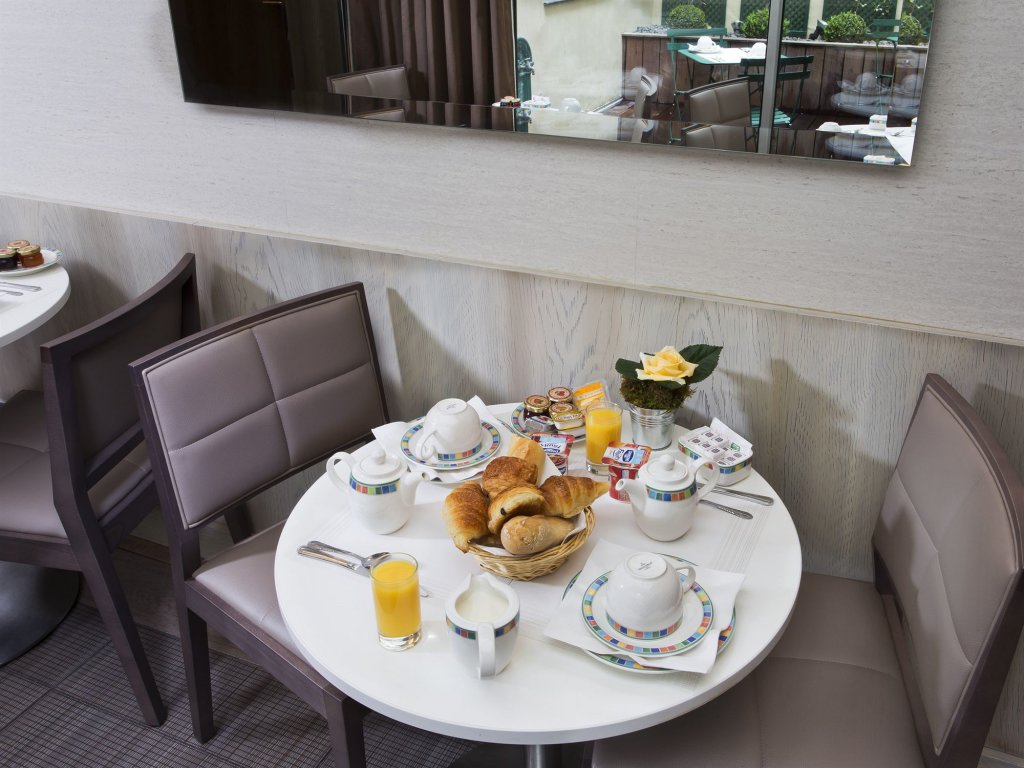 Hotel Longchamp Elysees 9