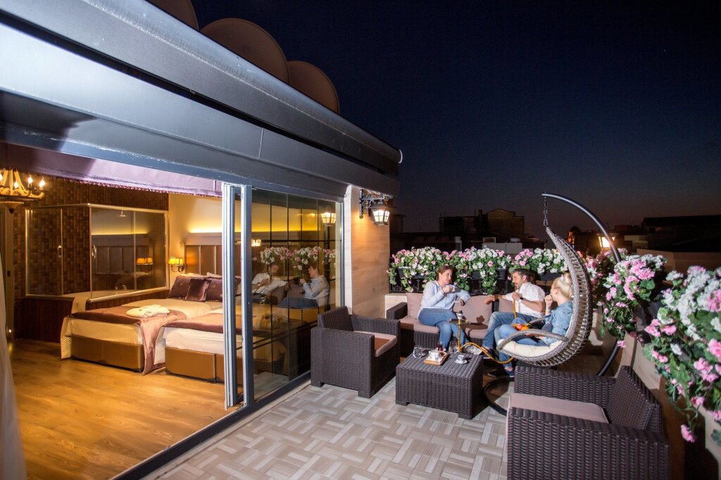 Bonne Sante Hotel 11