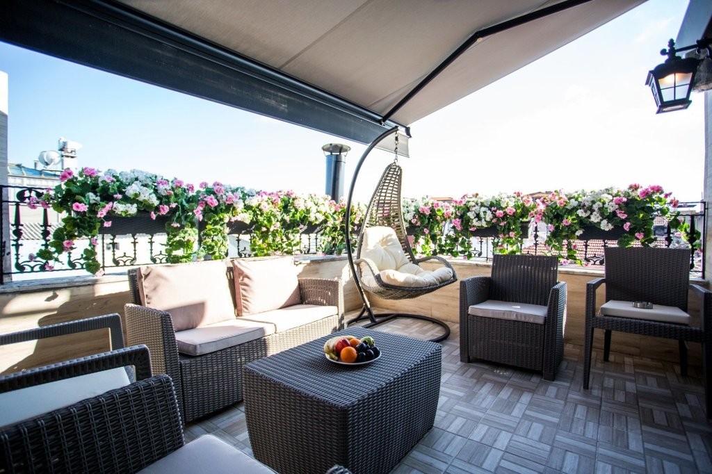 Bonne Sante Hotel 19