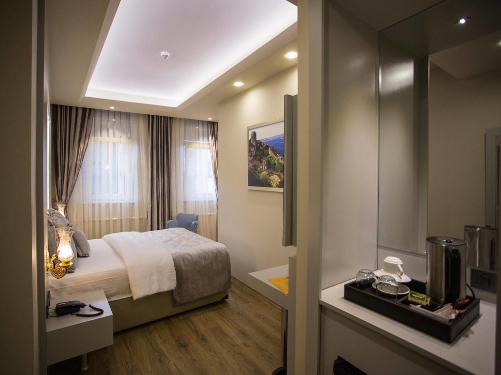 Bonne Sante Hotel 22