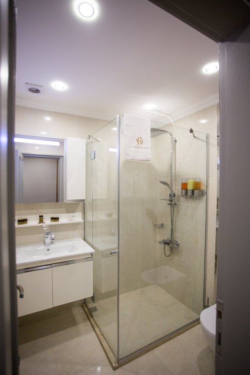 Bonne Sante Hotel 9