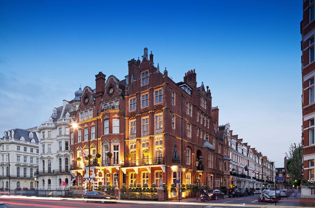 The Milestone Hotel 13