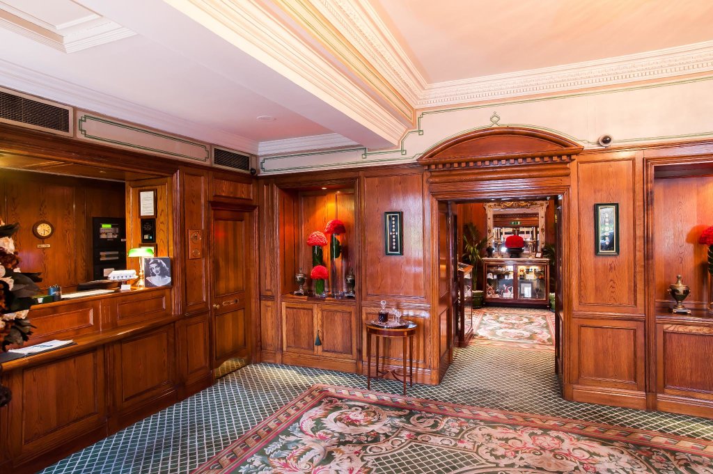 The Milestone Hotel 14