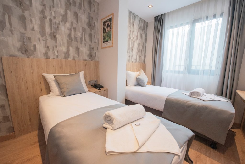 Mahya Hotel 24