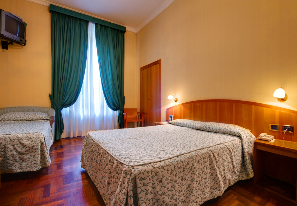 Hotel Corot 18