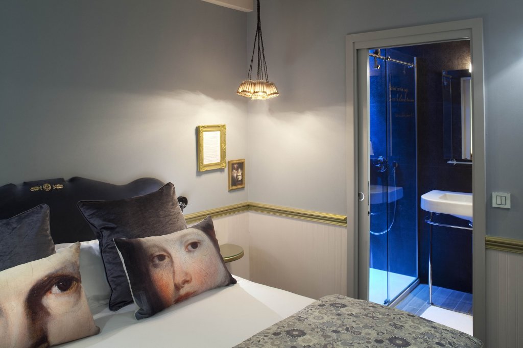 Les Plumes Hôtel Paris 10