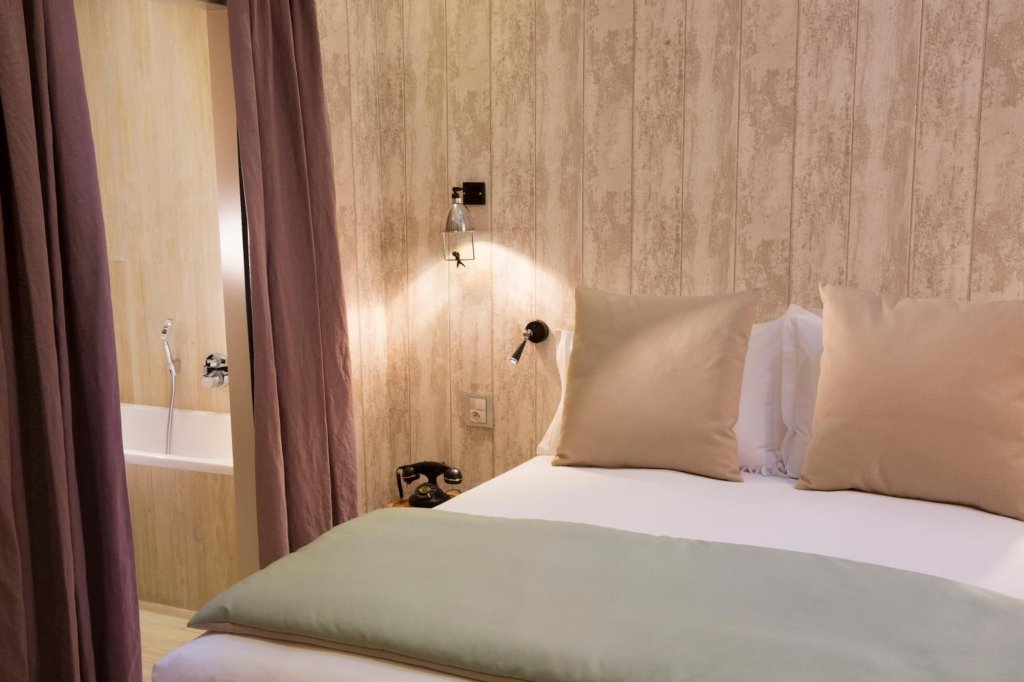 Les Plumes Hôtel Paris 18