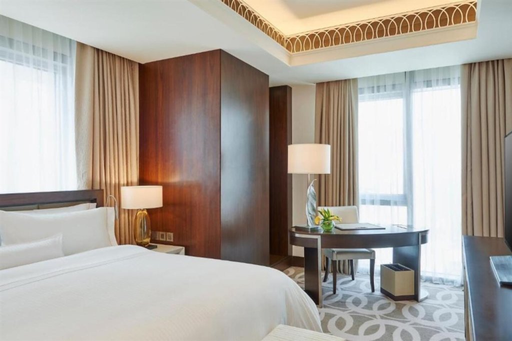 Hilton Dubai Al Habtoor City 10
