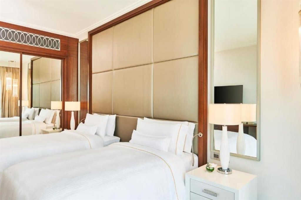 Hilton Dubai Al Habtoor City 7