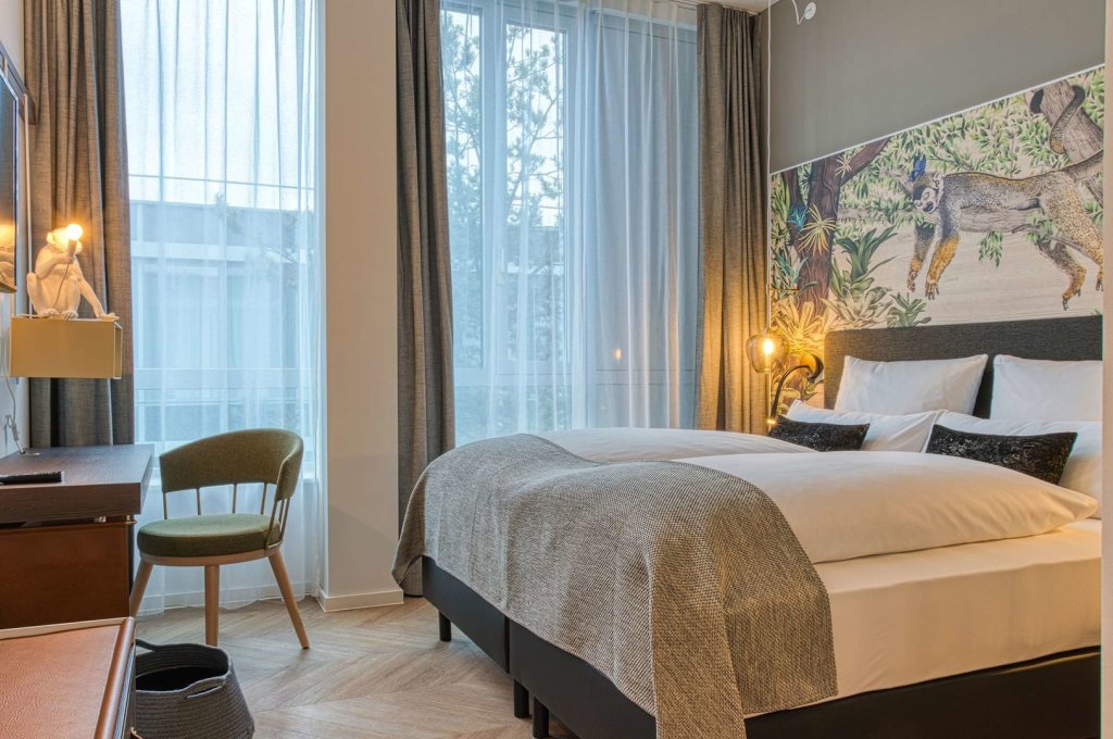 NinetyNine Hotel Amsterdam Airport 15