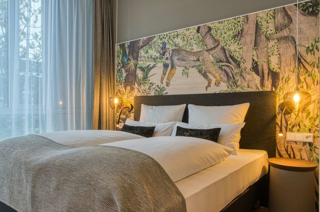NinetyNine Hotel Amsterdam Airport 5