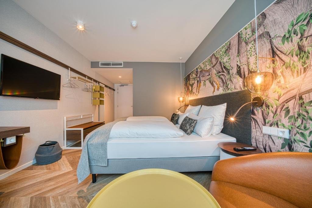 NinetyNine Hotel Amsterdam Airport 8
