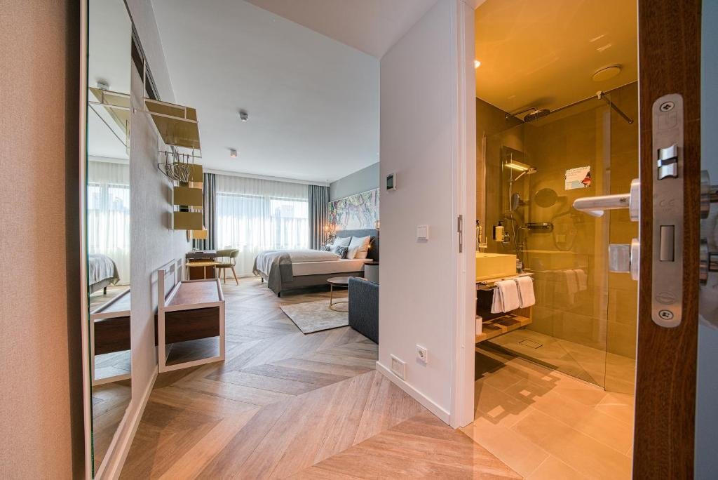 NinetyNine Hotel Amsterdam Airport 9