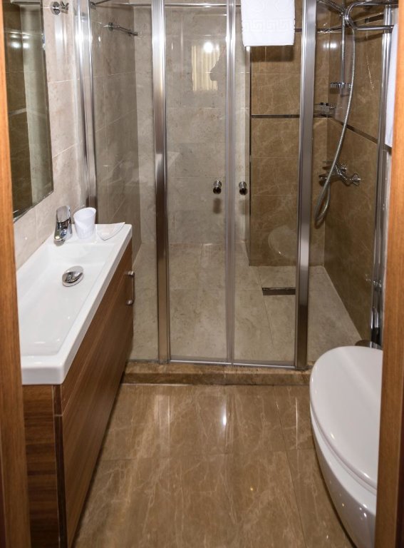 B Guest Hotel 3