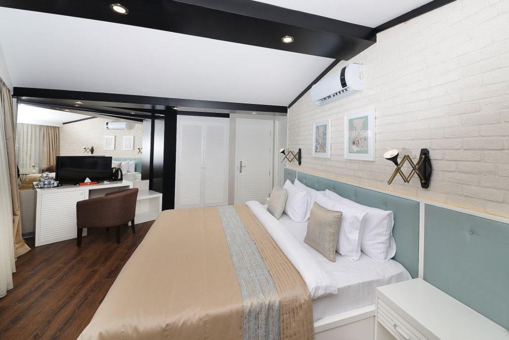 The Marions Suite Hotel 24