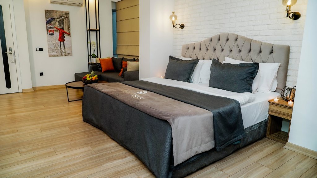 The Marions Suite Hotel 5