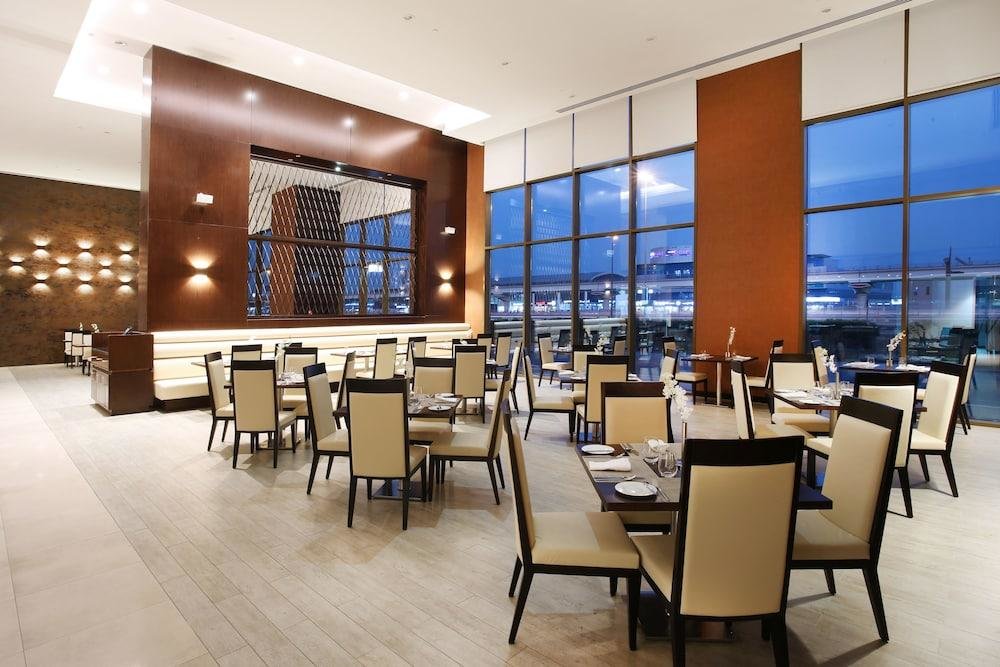 Metropolitan Hotel Dubai 10