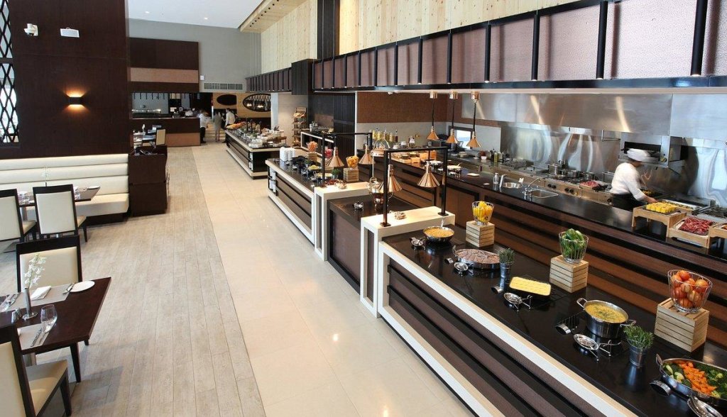 Metropolitan Hotel Dubai 14