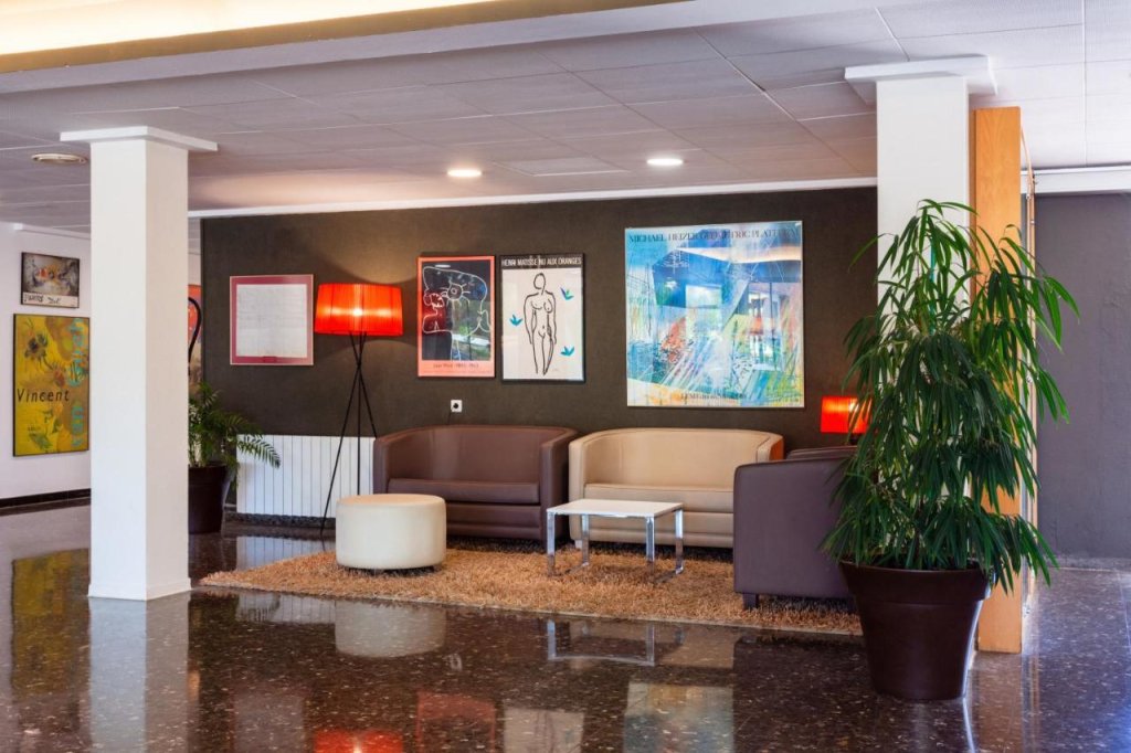 Montserrat Hotel & Training Center 11