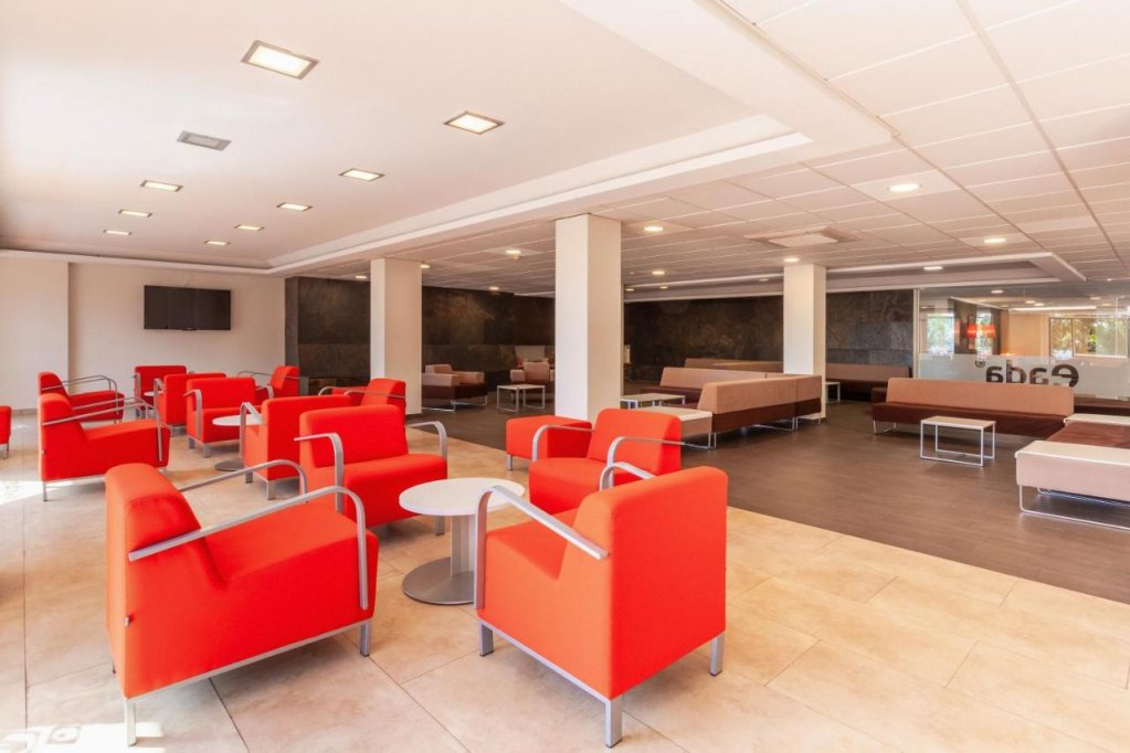 Montserrat Hotel & Training Center 8