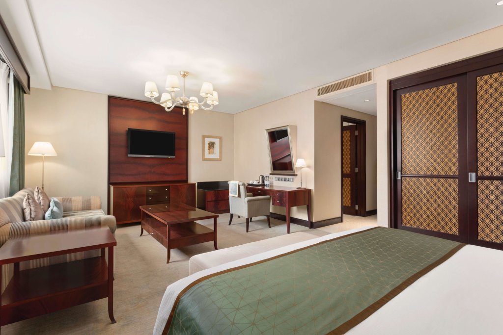 Crowne Plaza Dubai Jumeirah, an IHG Hotel 2