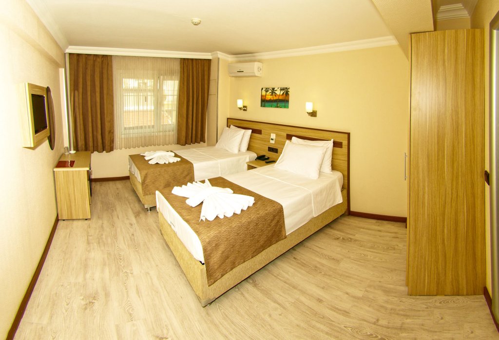 Gold Hotel 3